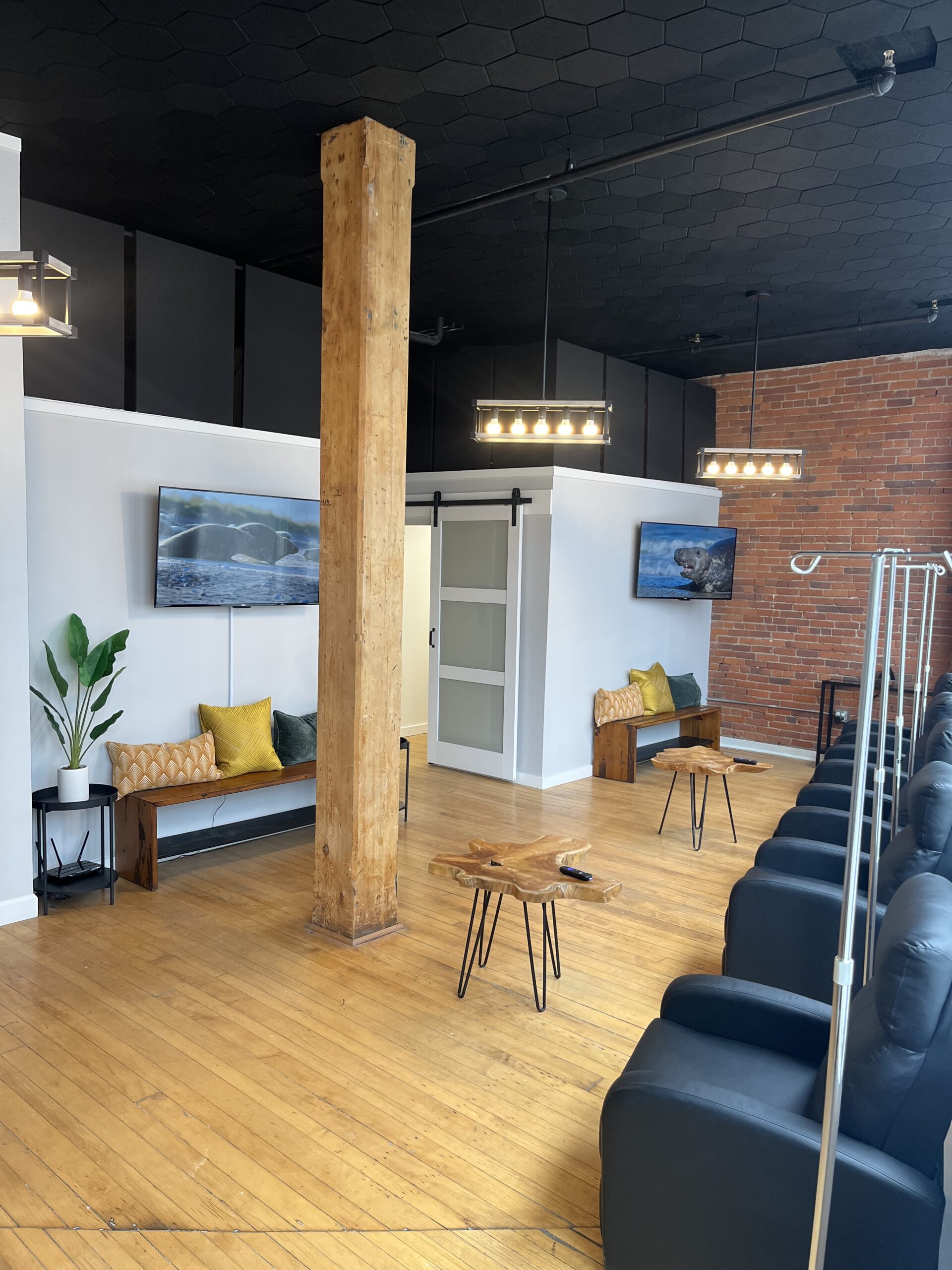 Lounge wide view